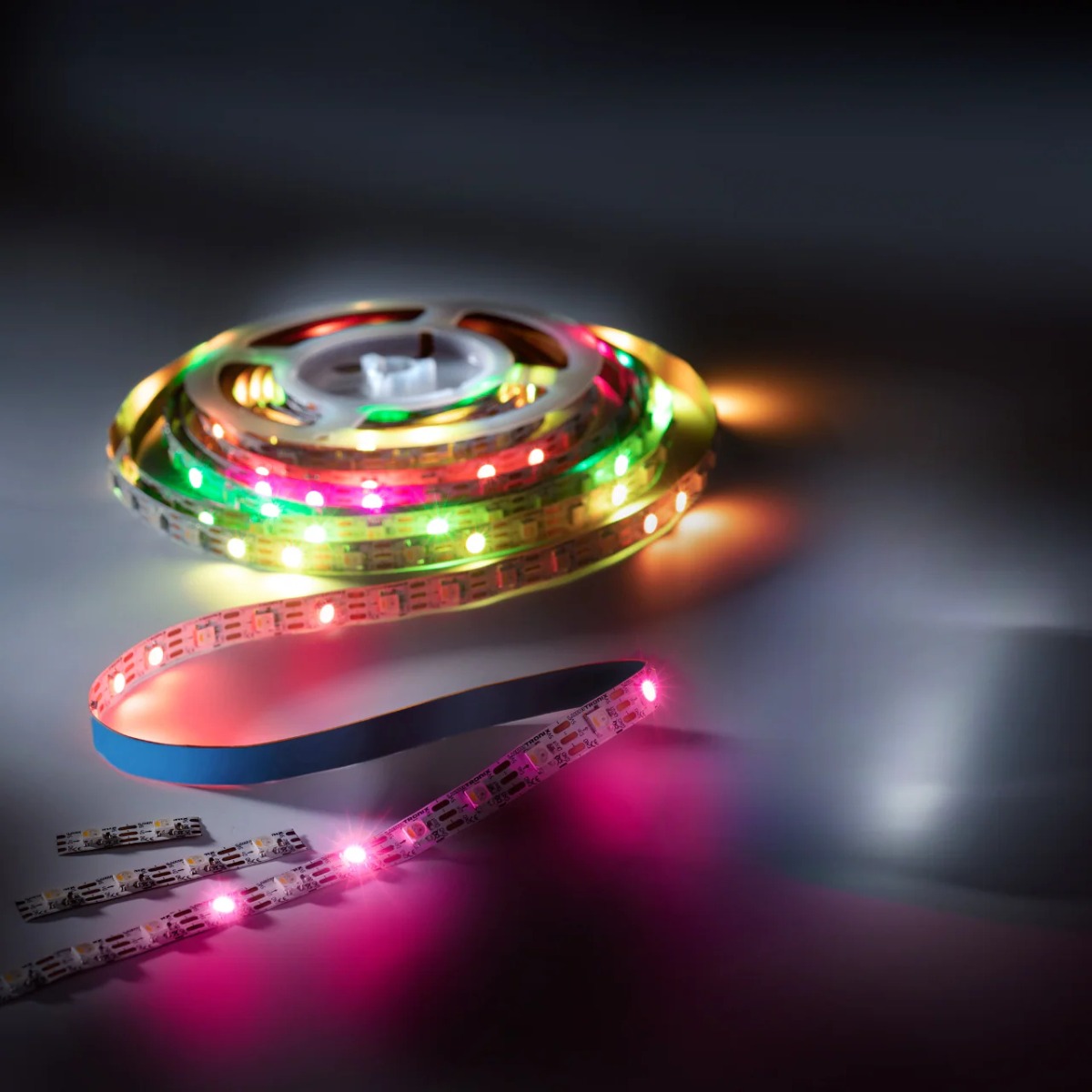 iFlex-RGBW-1080 LED Strip RGB-White CRI80 3000K 1180lm 5V 60 individually controllable LEDs/m 5m reel