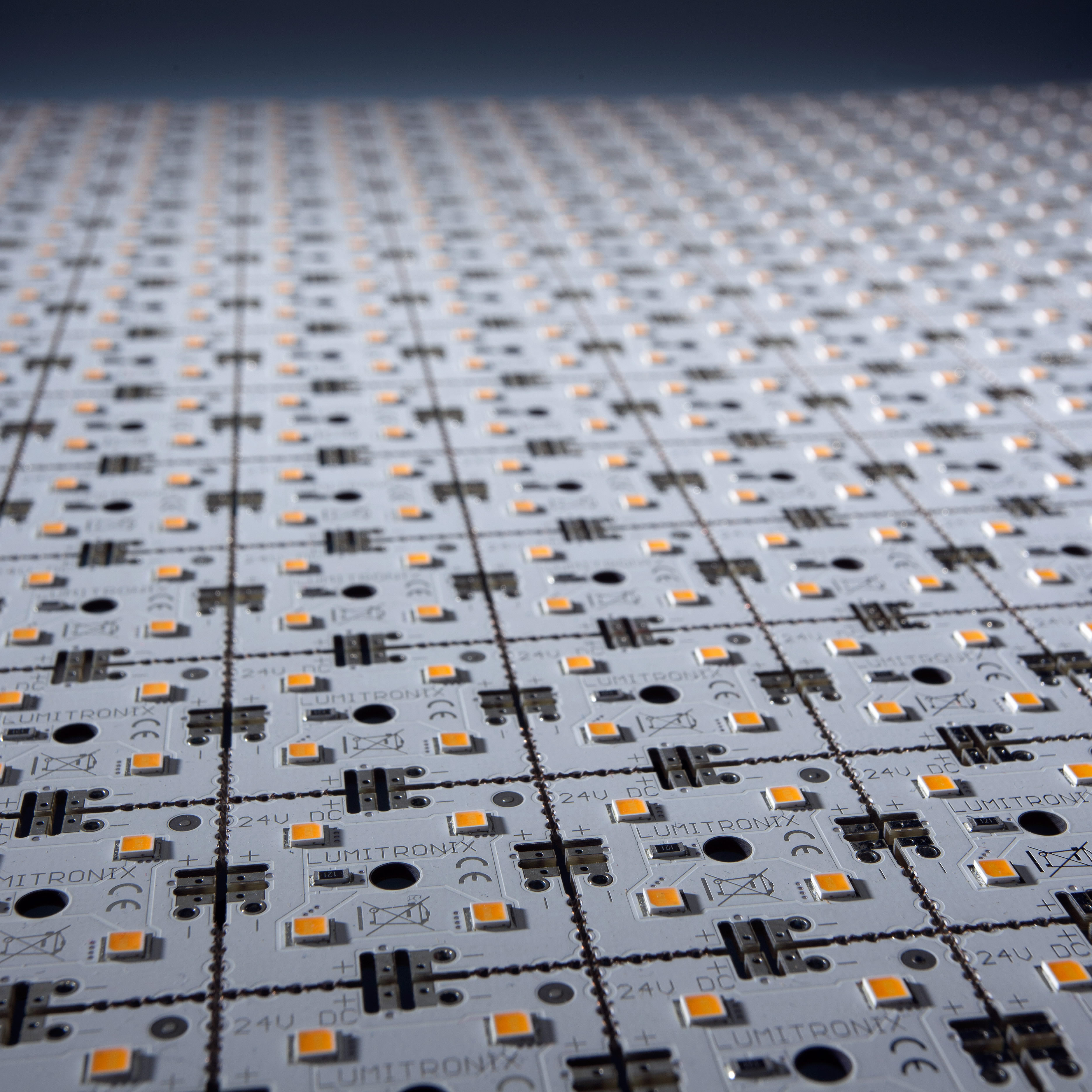 MatrixMini-126-4080 Nichia LED Module (9x14) pure white 5000K 10400lm 504 LEDs 24V 60.5W 27x42cm (91000 lm/sqm)