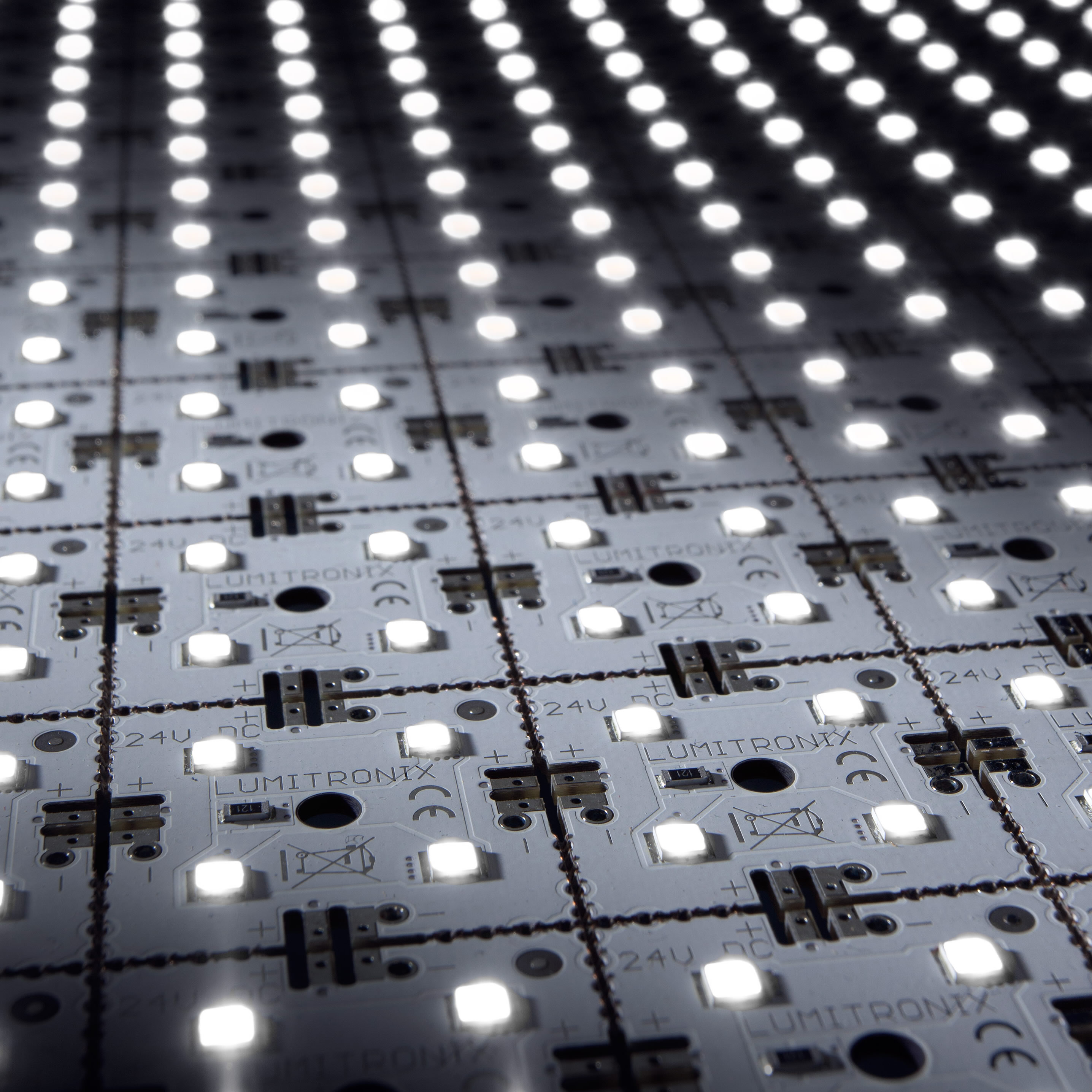 MatrixMini-126-4080 Nichia LED Module (9x14) pure white 5000K 10400lm 504 LEDs 24V 60.5W 27x42cm (91000 lm/sqm)