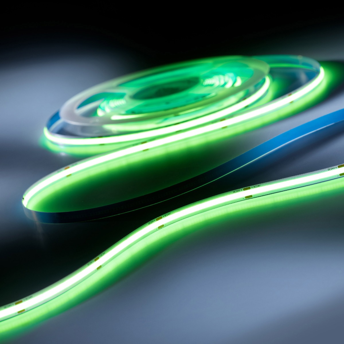 LumiFlex COB LED Strip with continuous light Green 4950lm 24V 5m roll (998lm/m and 8.4W/m)