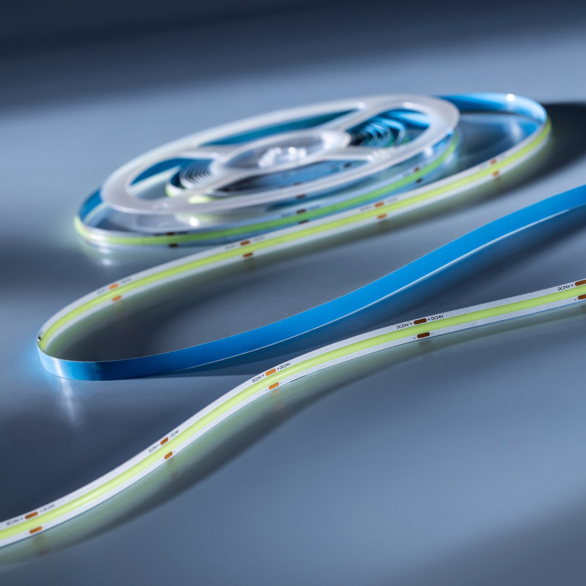 LumiFlex COB LED Strip with continuous light Green 4950lm 24V 5m roll (998lm/m and 8.4W/m)