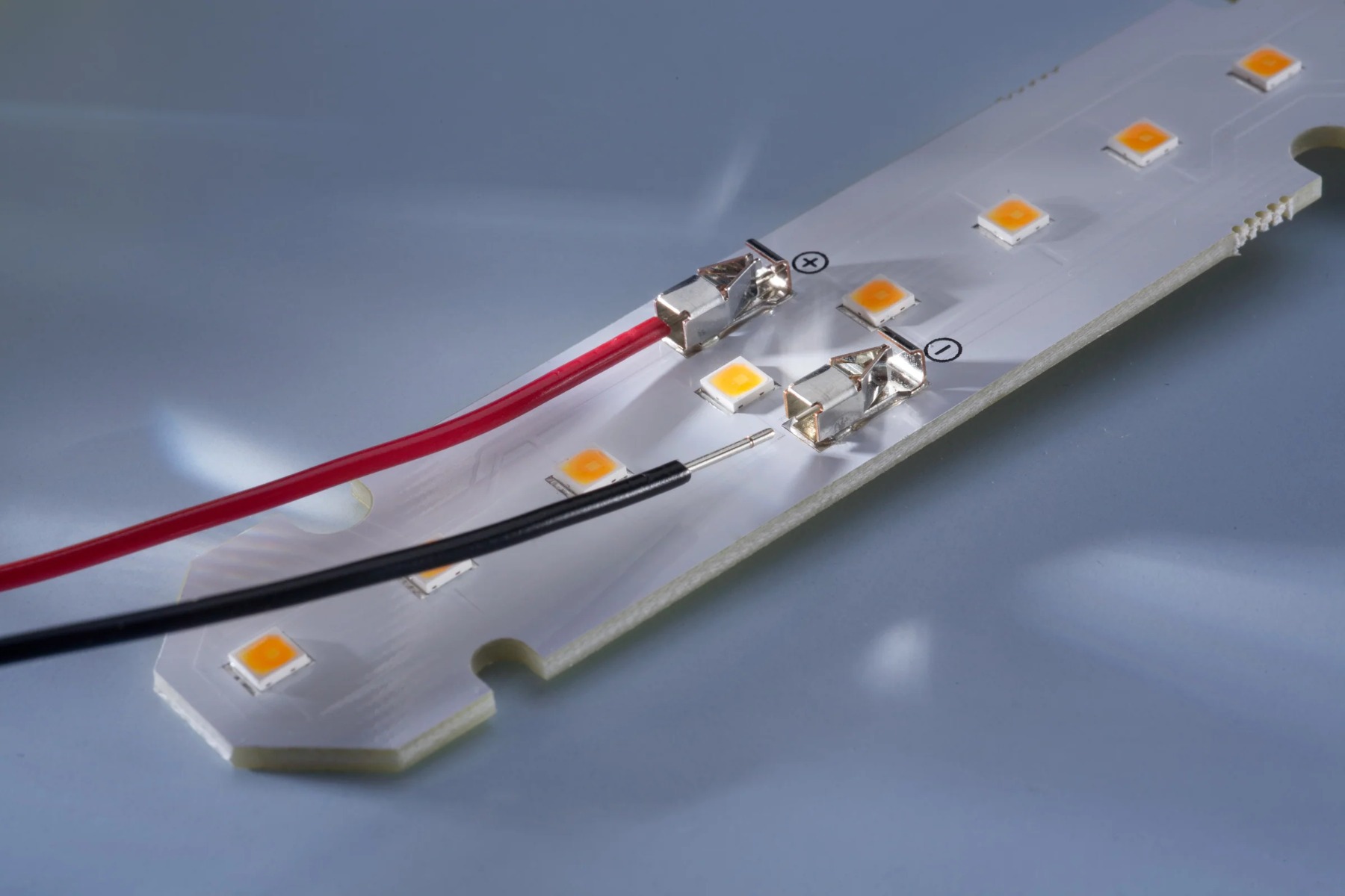 LumiBar-28-3095 Nichia H6 LED Strip warm white CRI95 5700K 1073lm 175mA 36V 26 LEDs 28cm module (3800lm/m 22W/m)