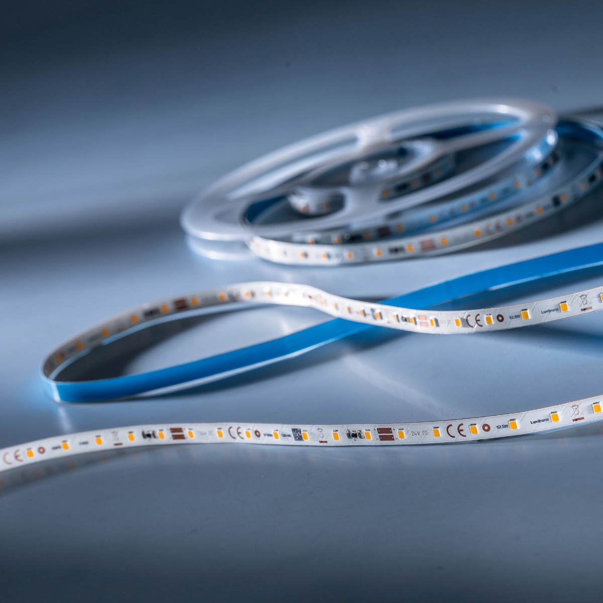 LumiFlex2090 Samsung LED Strip warm white CRI90 2700K 5450lm 24V 70 LEDs/m 5m reel (1050lm/m and 12.6W/m)