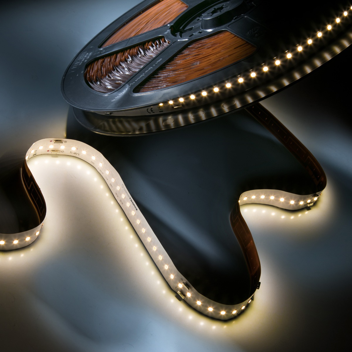 LumiFlex4080 Seoul LED Strip warm white 2700K CRI80 27100lm 900mA 96 LEDs/m 5.6m reel (4839lm/m and 26W/m) 