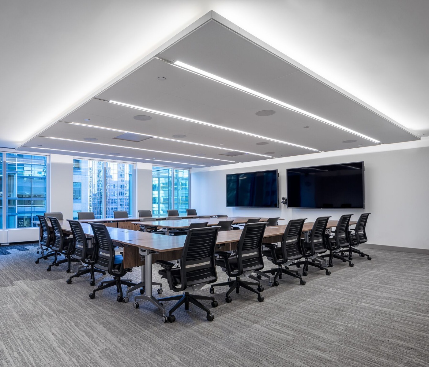 Lumistrips levels for office lighting with LED systems